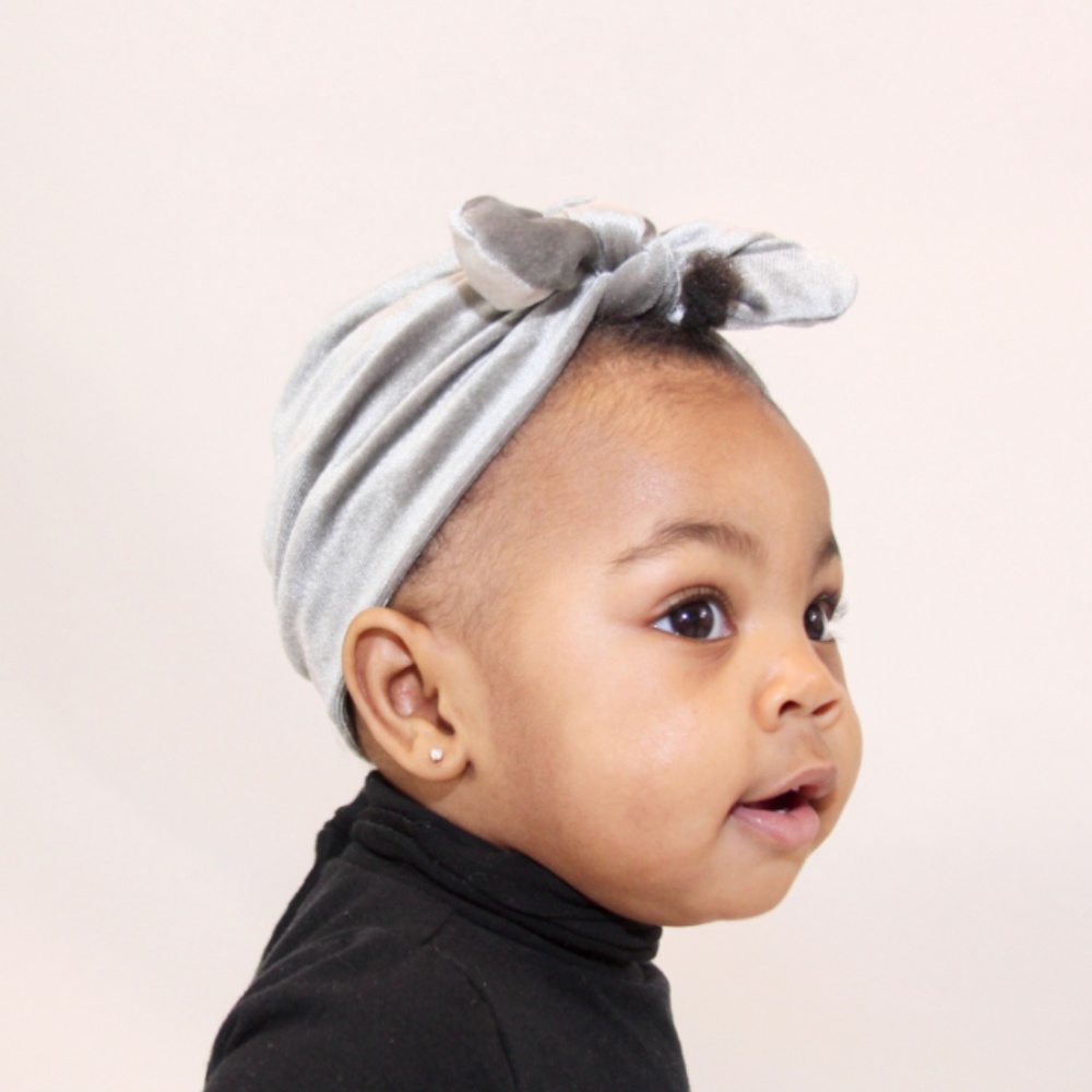 Turban Girl (Gray)